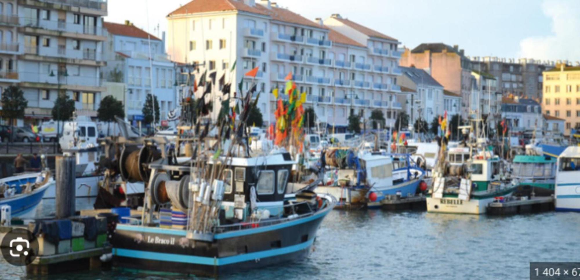 Pretty And Bright Studio With View On The Harbor Les Sables-d'Olonne Exterior photo